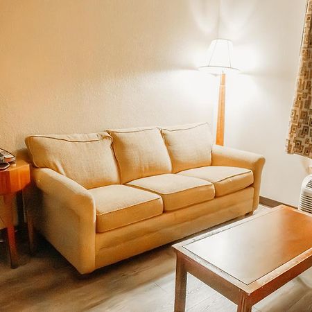 Country Garden & Suites Benton Экстерьер фото