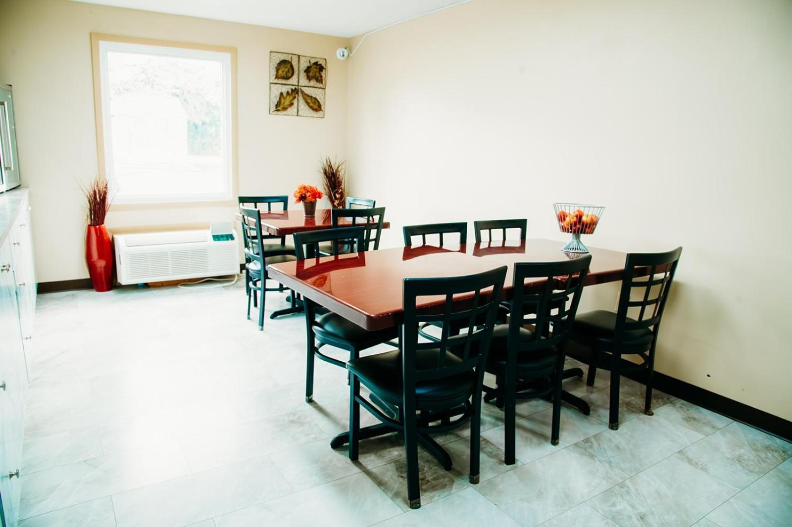 Country Garden & Suites Benton Экстерьер фото