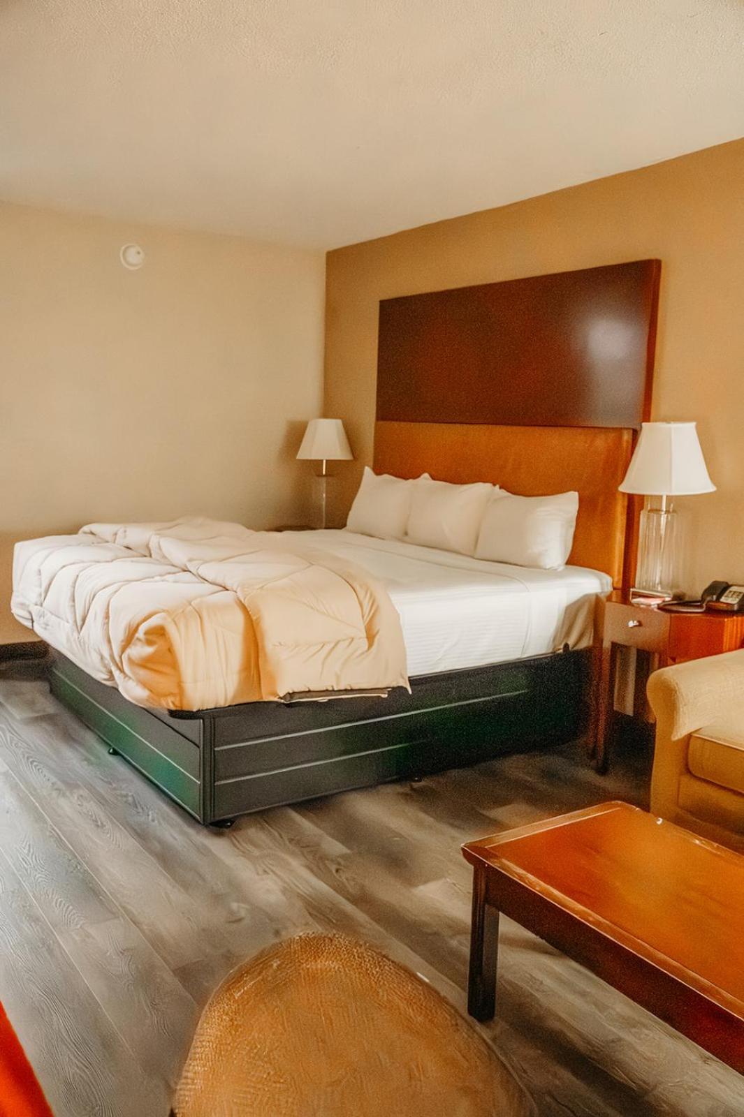 Country Garden & Suites Benton Номер фото